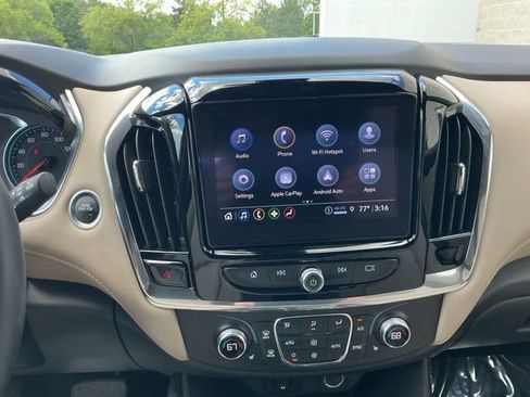 Used 2023 Chevrolet Traverse LT FWD image 5