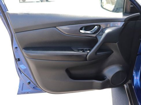Used 2020 Nissan Rogue SV FWD image 10