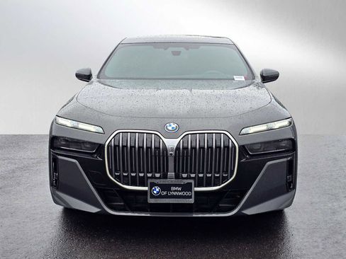 Used 2025 BMW 750e xDrive w/ Executive Package AWD/4WD image 8