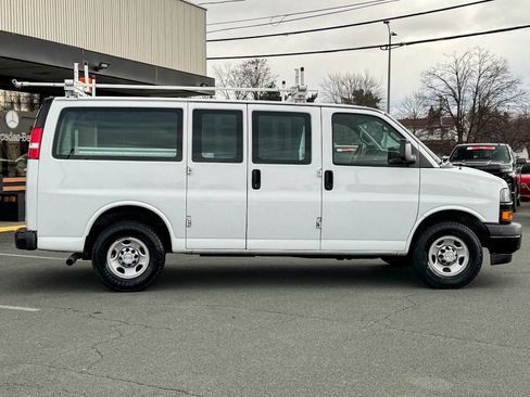 Used 2018 Chevrolet Express 2500 w/ Driver Convenience Package image 3