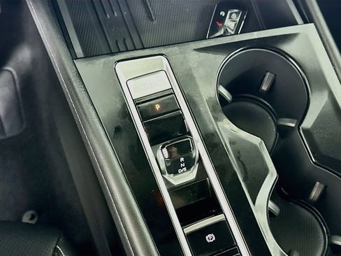 Used 2025 Volkswagen Atlas SE FWD image 25