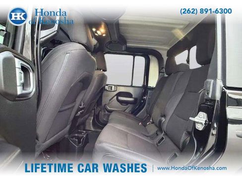 Used 2020 Jeep Gladiator Sport w/ Technology Group image 17