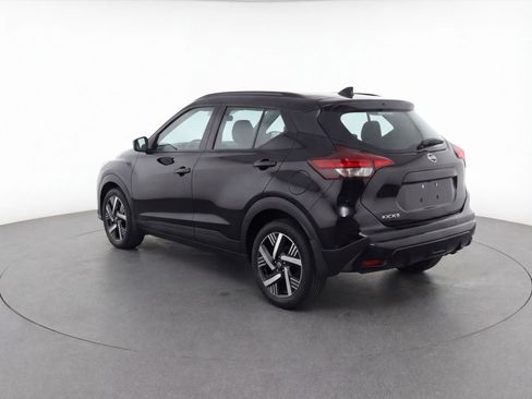 Used 2025 Nissan Kicks SV FWD image 6