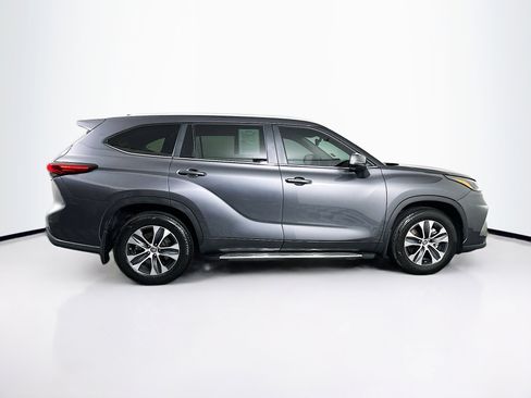 Used 2023 Toyota Highlander XLE FWD image 10