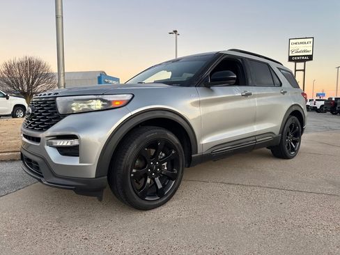 Used 2023 Ford Explorer ST-Line w/ Class IV Trailer Tow Package image 2