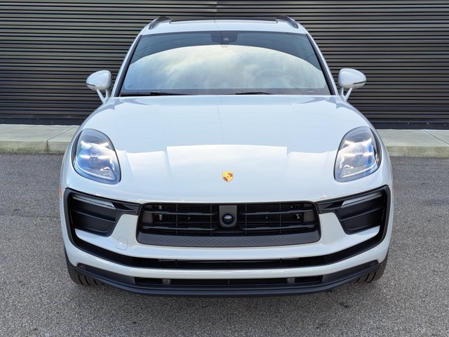 Used 2026 Porsche Macan AWD/4WD image 10