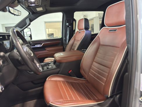 Used 2024 GMC Sierra 2500 Denali Ultimate w/ Max Trailering Package image 9