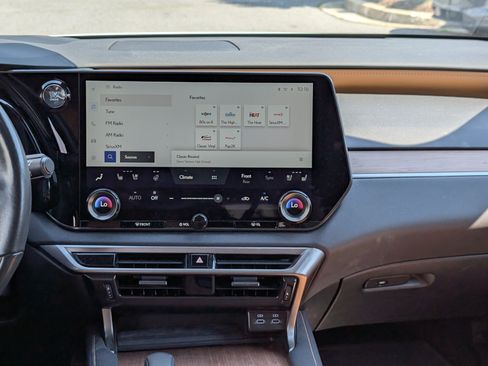 Used 2023 Lexus RX 350 Premium w/ Accessory Package AWD/4WD image 18