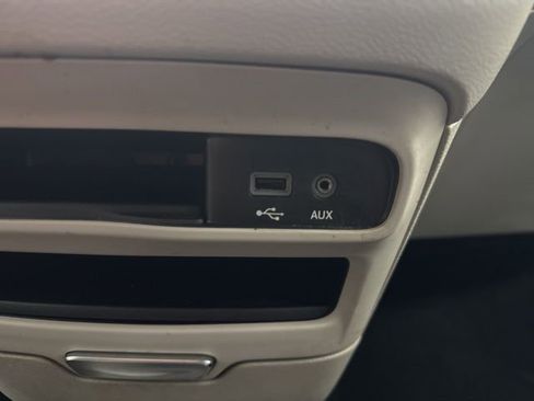 Used 2019 Chrysler Pacifica Touring-L image 19