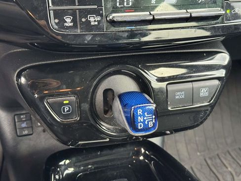 Used 2017 Toyota Prius Four Touring FWD image 31