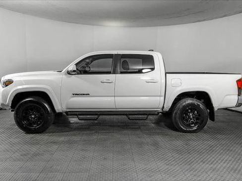Used 2022 Toyota Tacoma SR5 RWD image 3