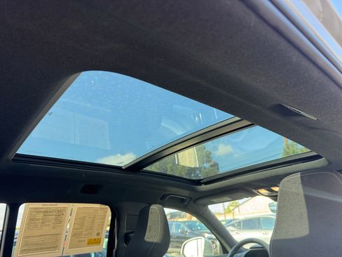 Used 2024 Volvo XC40 B5 Core image 31