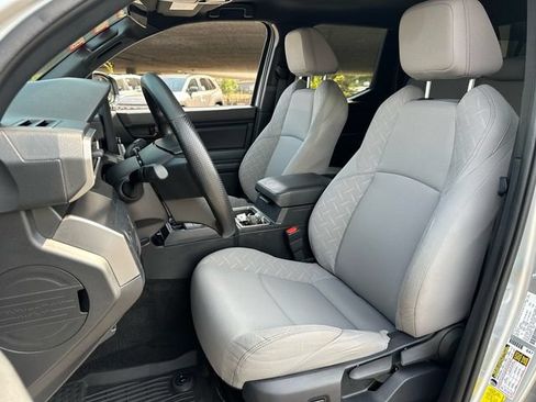 Certified 2024 Toyota Tacoma SR5 AWD/4WD image 9