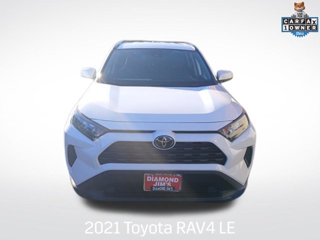 Used 2021 Toyota RAV4 LE FWD image 1