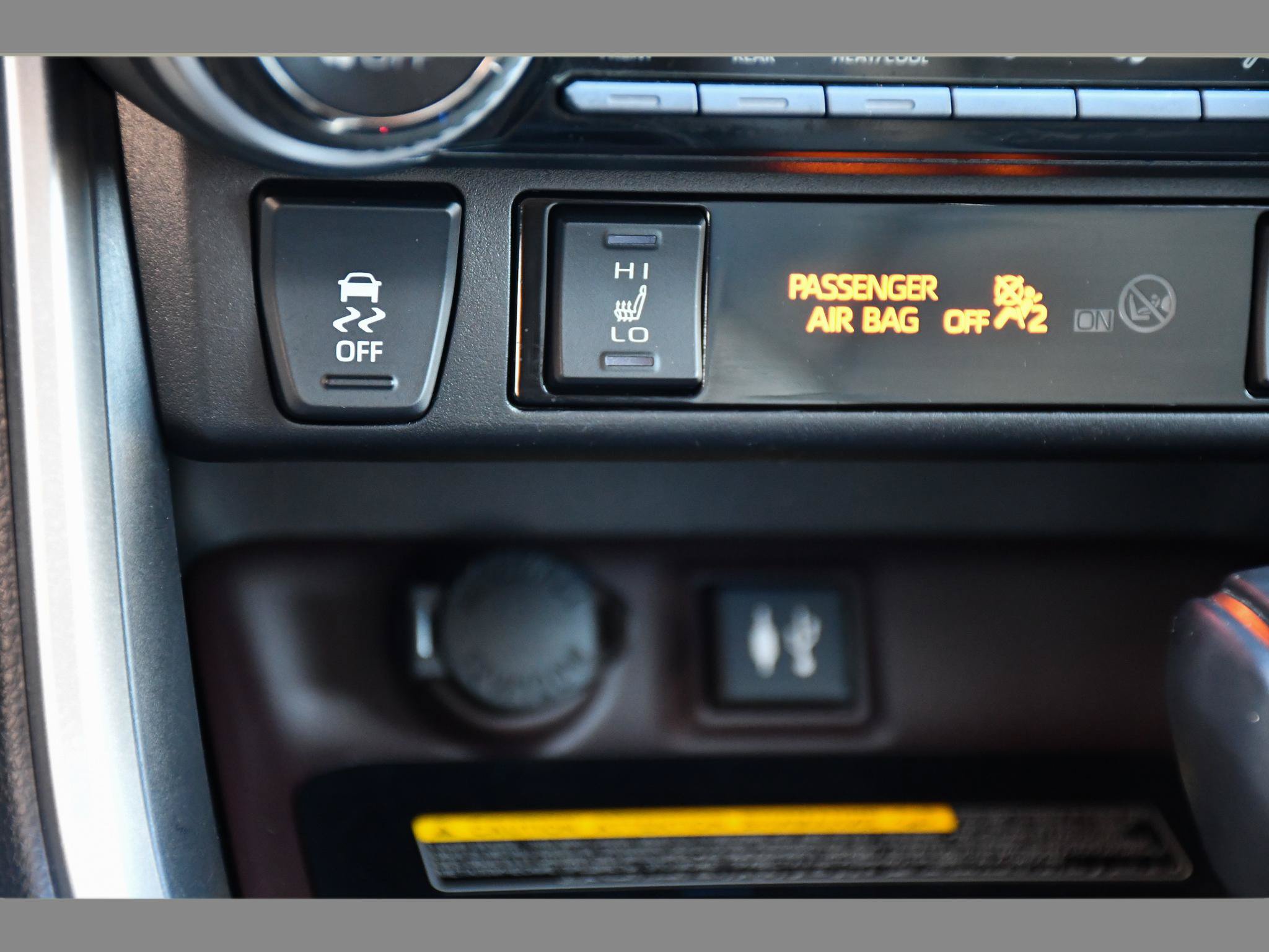 Used 2019 Toyota RAV4 Limited w/ Advanced Technology Package FWD image 31