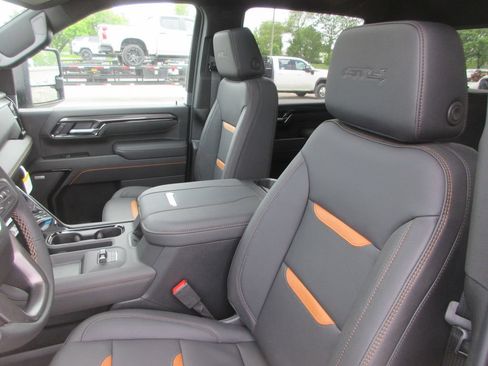 New 2026 GMC Sierra 2500 AT4 w/ AT4 Premium Plus Package AWD/4WD image 12