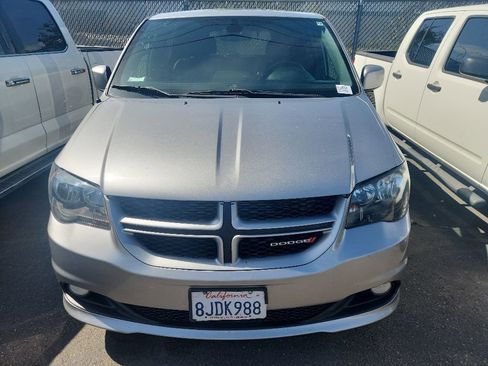 Used 2019 Dodge Grand Caravan GT FWD image 2