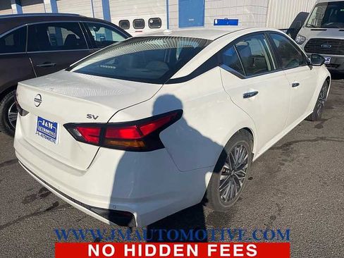 Used 2024 Nissan Altima 2.5 SV image 3