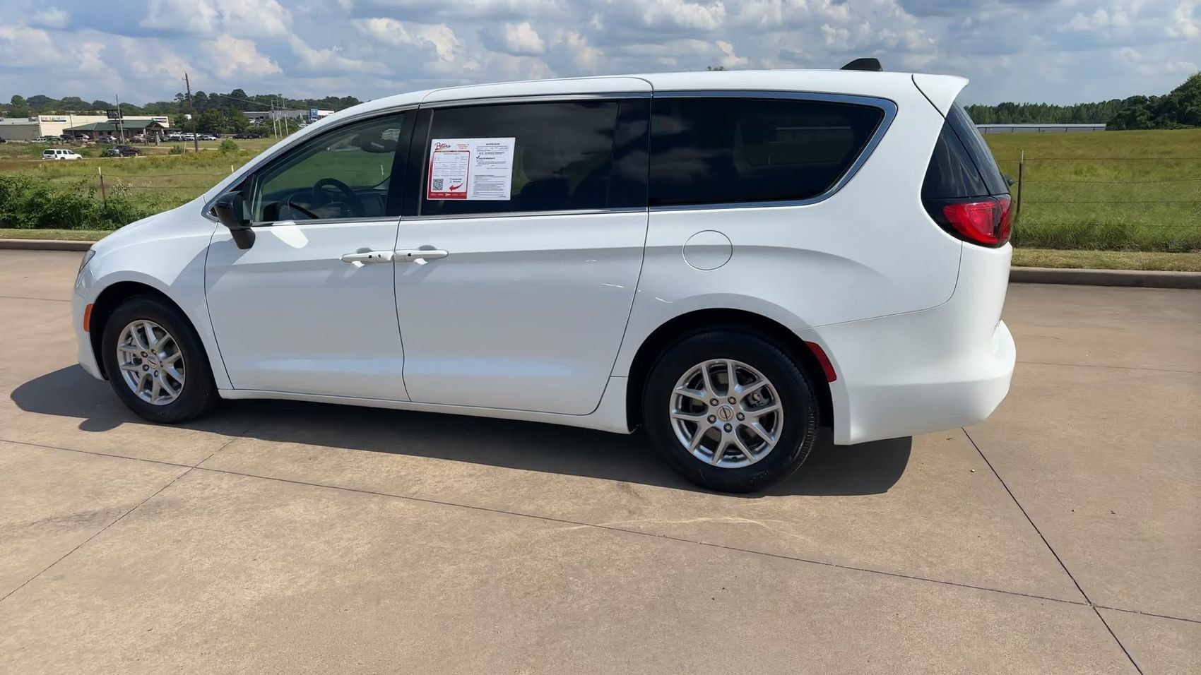 Used 2024 Chrysler Voyager LX FWD image 6