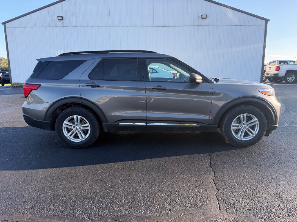 Used 2022 Ford Explorer XLT w/ Equipment Group 202A AWD/4WD image 4
