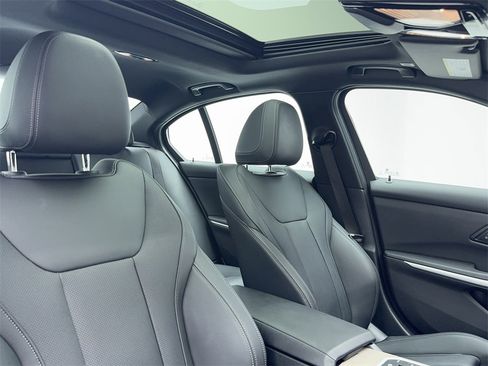 Used 2025 BMW 330i Sedan image 44