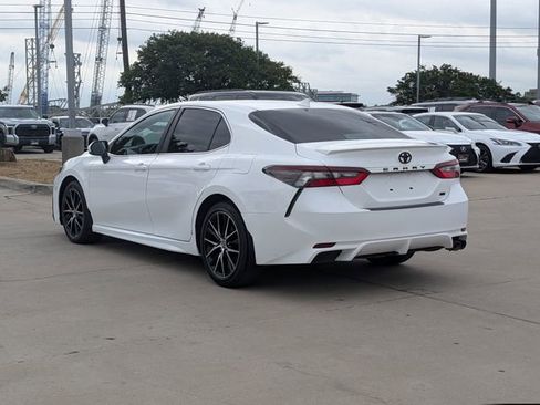 Used 2024 Toyota Camry SE FWD image 8