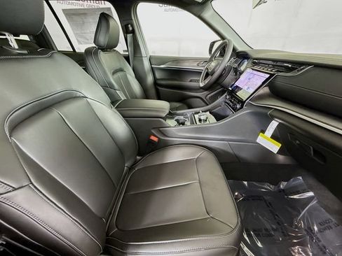 New 2025 Jeep Grand Cherokee Limited w/ Black Appearance Package AWD/4WD image 28