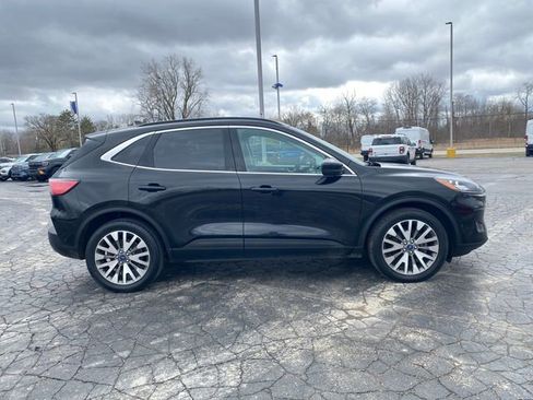 Used 2021 Ford Escape Titanium image 3
