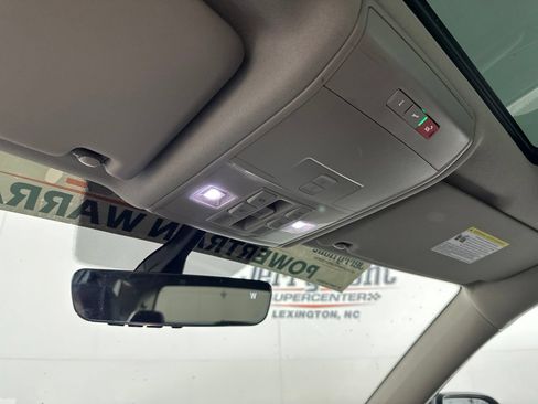 Used 2023 Volkswagen Atlas SE w/ Panoramic Sunroof Package FWD image 23