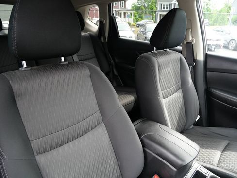 Used 2020 Nissan Rogue SV AWD/4WD image 18