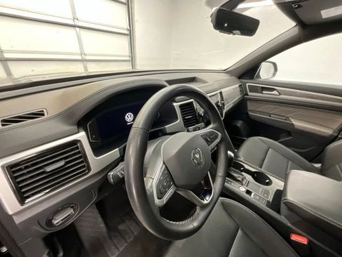 Used 2023 Volkswagen Atlas Cross Sport SE FWD image 17