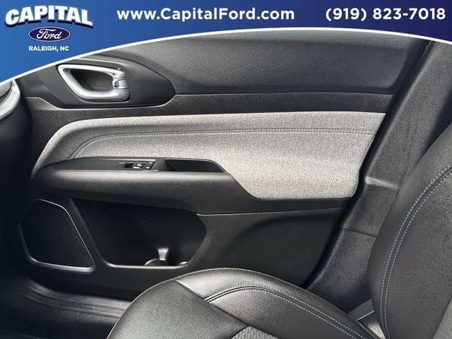 Used 2025 Jeep Compass Latitude AWD/4WD image 28