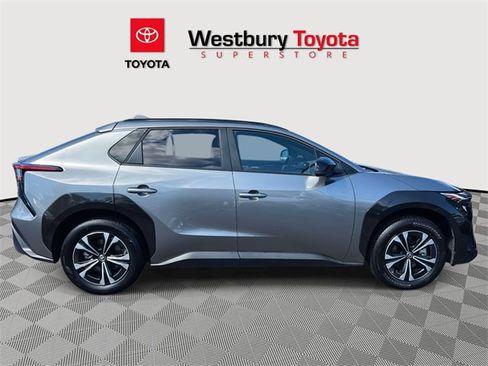 Used 2025 Toyota bZ4X AWD image 5