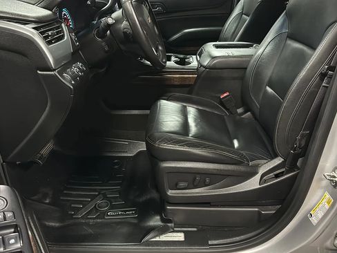 Used 2017 Chevrolet Suburban LT image 9