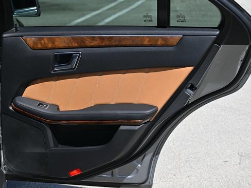 Used 2011 Mercedes-Benz E 550 4MATIC Sedan image 29