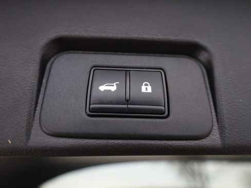 Used 2024 Nissan Rogue SV image 20