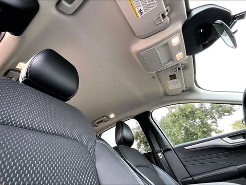 Used 2023 Ford Escape SE image 14