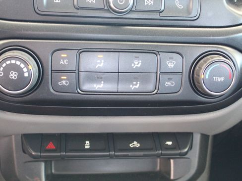 Used 2022 Chevrolet Colorado W/T AWD/4WD image 36