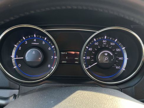 Used 2013 Hyundai Sonata Limited w/ Premium Pkg FWD image 24