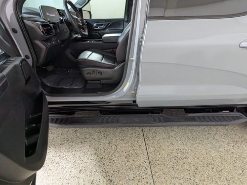 Used 2025 Chevrolet Silverado EV RST AWD/4WD image 32