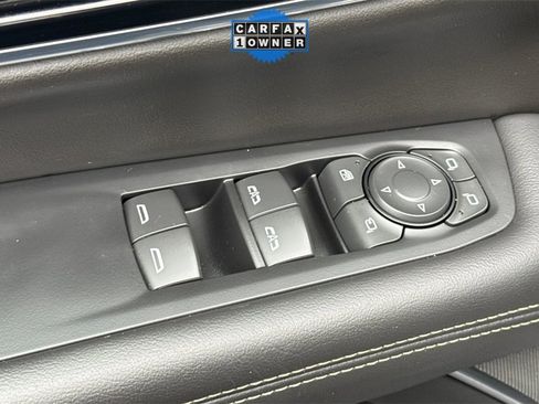 Used 2025 GMC Yukon Elevation image 17