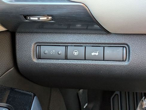 New 2026 Nissan Pathfinder SL w/ SL Premium Package FWD image 14