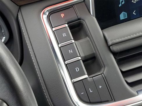 Certified 2022 Chevrolet Tahoe Z71 w/ Luxury Package image 14