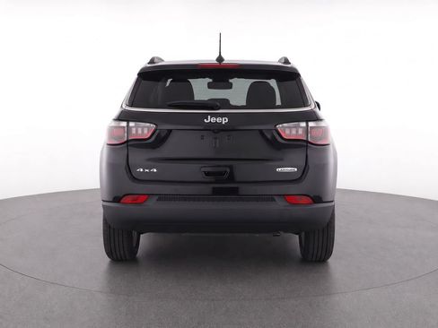 Used 2025 Jeep Compass Latitude w/ Sun & Sound Group AWD/4WD image 4