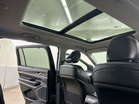 Used 2022 Jeep Grand Cherokee L Limited w/ Luxury Tech Group II image 23