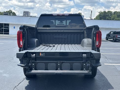 Used 2021 GMC Sierra 1500 AT4 w/ AT4 Value Package AWD/4WD image 14
