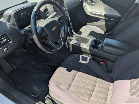 Used 2014 Chevrolet Volt FWD image 15