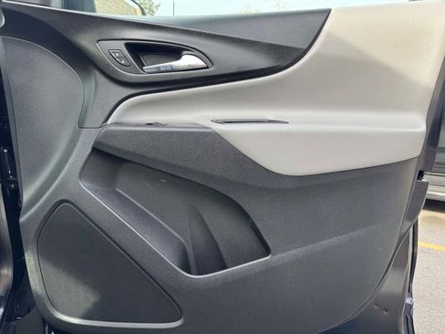 Used 2020 Chevrolet Equinox LS image 28