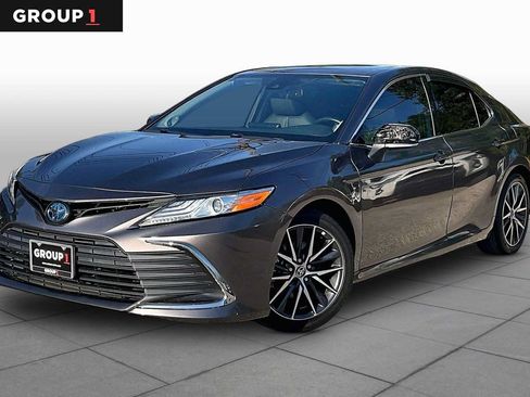 Used 2023 Toyota Camry XLE w/ Navigation Package FWD image 1