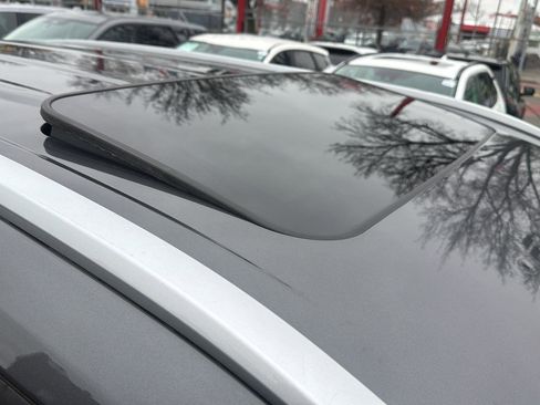 Used 2022 Toyota Highlander XLE image 11